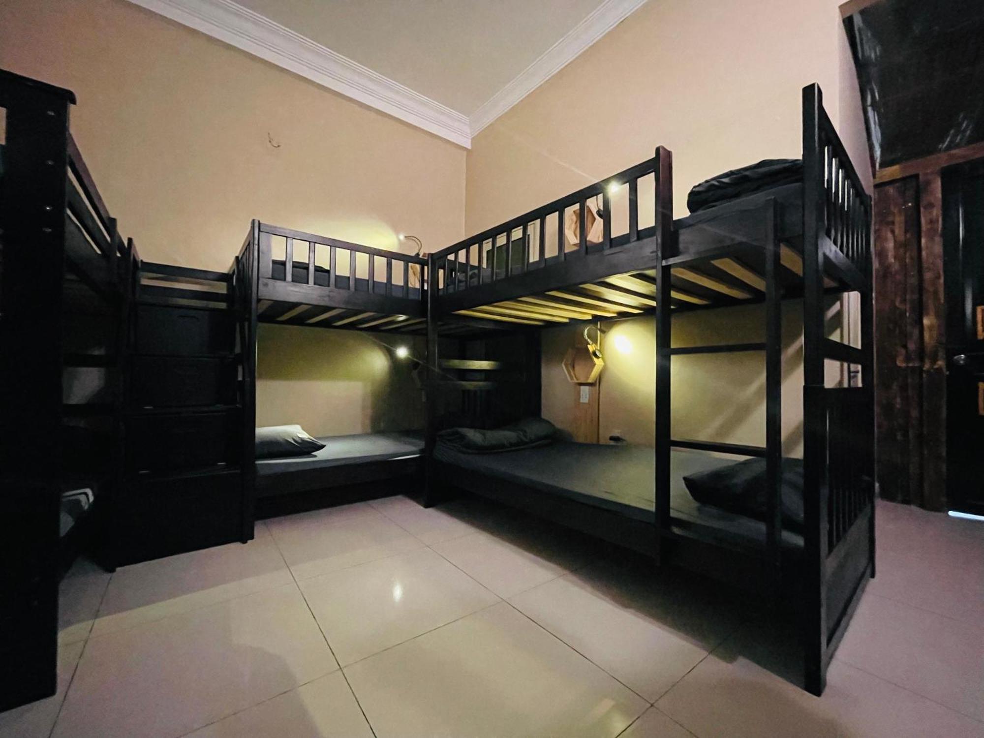 Giường Tầng Trong Phòng Ngủ Tập Thể Cho Nữ